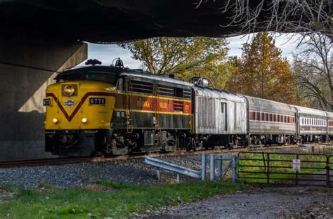 12 Best Fall Foliage Train Rides In The United States