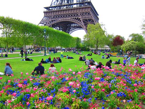 Springtime in Paris . | Springtime in paris, Paris, France