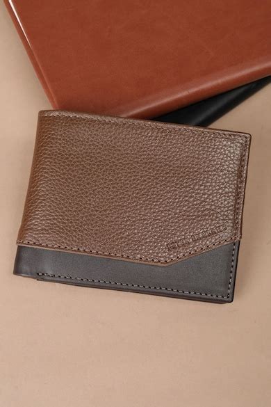 Buy Men Brown Textured Leather Wallet Online - 40093855 | Peter England