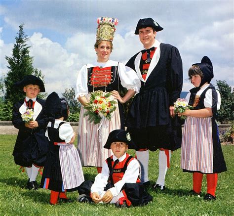 Swiss costume | Traditional outfits, Swiss clothing, Costumes