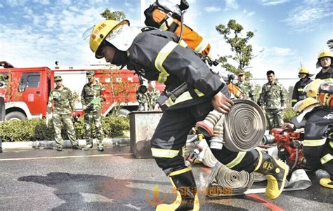 图说│“蓝朋友”牵手小伙伴，消防救援与教育系统跨界合作，上海成立首支中学生消防志愿者服务队