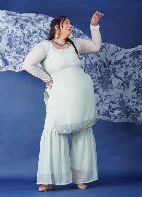 Plus Size Model Shoot for E-commerce Clothing | Plus Size Curvy Model ...