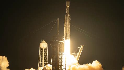 SpaceX's powerful falcon heavy rocket lofts secretive US military ...