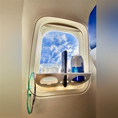 Travel Plane Window 的图像结果