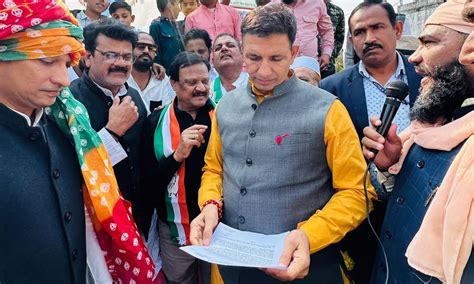 MP News: पीथमपुर में कांग्रेस का धरना प्रदर्शन, जीतू पटवारी हुए शामिल ...