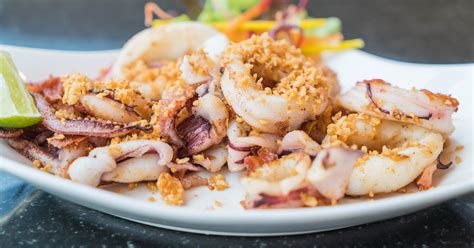 Жареные кальмары с чесноком: вкусный ужин за 5 минут - пошаговый рецепт ...