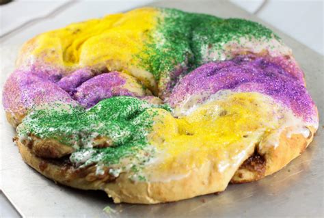 Easy King Cake - Made with Pillsbury Hot Roll Mix - The Farmwife Cooks