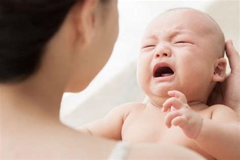 宝宝一岁了半夜醒来三四次，频繁夜醒怎么办？