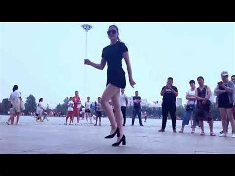 Шафл на каблуках 🔥 танцует красавица Цинцин Qingqing лихо исполняющей ...