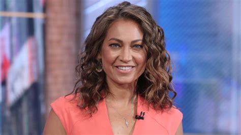 GMA's Ginger Zee shows off toned bikini body while 'drinking bevs all ...