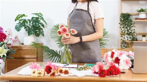 Flower Shop Work Table 的图像结果
