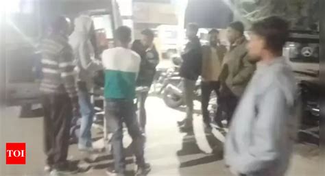 Speeding truck collides with tractor-trolley in Uttar Pradesh, father ...