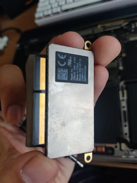 My friend's macbook broke... help : r/mac