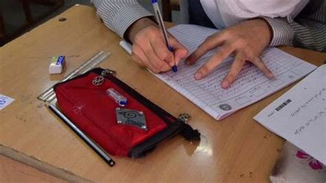 ஆங்கிலத்தில் 35, கணிதத்தில் 36: வைரலாகும் ஐஏஎஸ் அதிகாரியின் 10-ம் ...