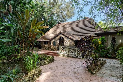 Pinecrest, FL City Guide | About Living in Pinecrest - Homes.com