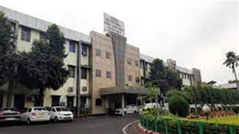 जबलपुर रेल मंडल कार्यालय में कर्मचारी ने खाई डिप्रेशन की 20 गोलियां ...