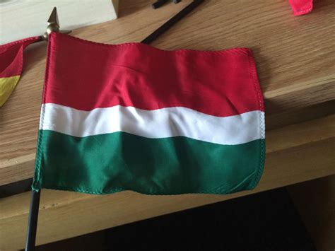Red-white-green flag with wave shape? : r/vexillology