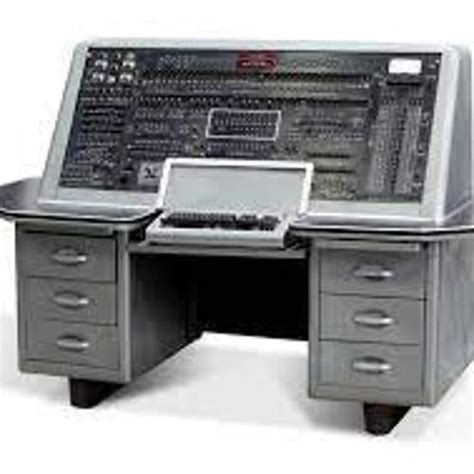 la primera computadora UNIVAC (jan 1, 1951 – jan 1, 1952) (Timeline)