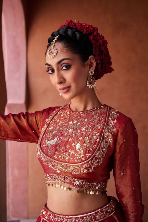 Maroon upada silk lehenga, shimmer tissue blouse and dupatta – Kapda Dori