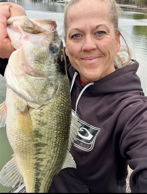 On the hook with Nicole Abrams - Bassmaster