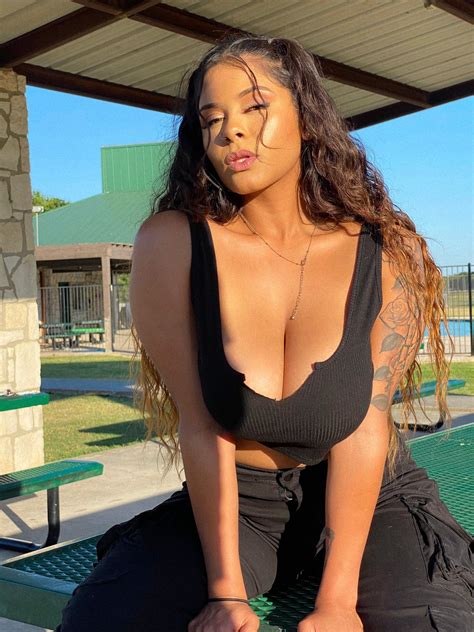 TW Pornstars - 2 pic. Elsaaababy. Twitter. Golden hour . 10:19 PM - 13 Jul 2020