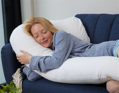 What Could be Causing Your Shaking When You Wake Up? | Eli & Elm