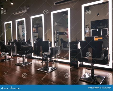 Unisex salon in India editorial stock photo. Image of beauty - 152946988