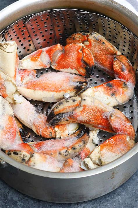 Crab Claws with Lemon Butter Sauce - TipBuzz