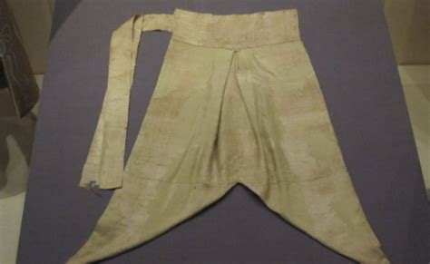 古代帝王和平民为何都穿开裆裤？是生理需要，还是缝纫工偷懒？_裤子