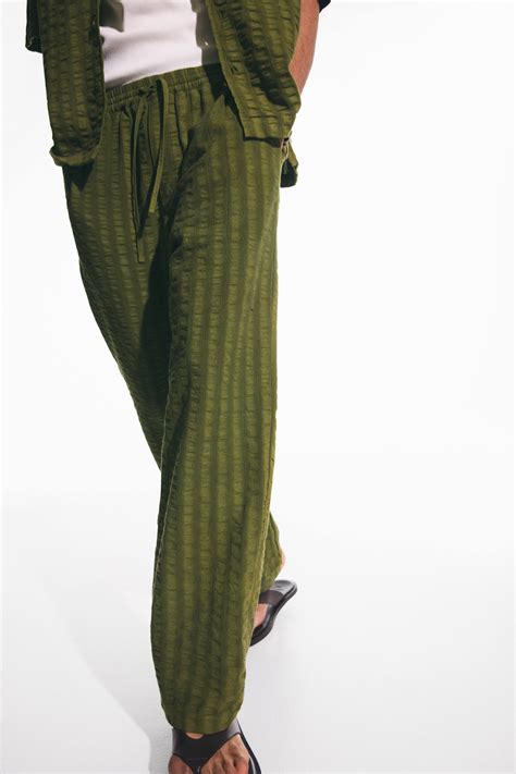 Men’s Dark green Relaxed Fit Cotton trousers | H&M IN
