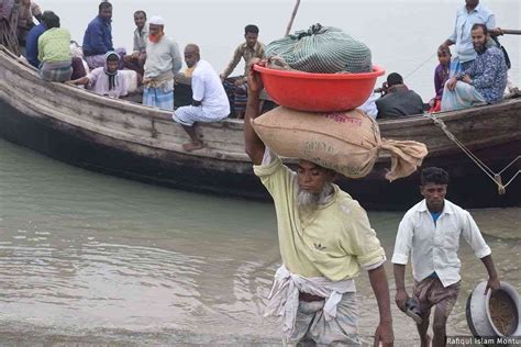Bangladesh chars: As floods and erosion consume river islands ...