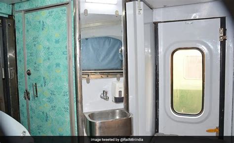 भारतीय रेलवे ने राजधानी एक्सप्रेस का किया मेकओवर, सीसीटीवी और एलईडी ...