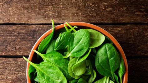 Unknown side effects of eating too much spinach you should watch out for
