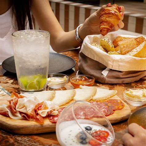El brunch más castizo en Tilda Neotaberna Castiza, Tilda Neotaberna ...