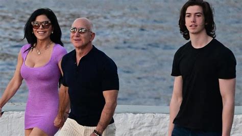 Lauren Sánchez and Jeff Bezos land in Idaho for the annual billionaires ...