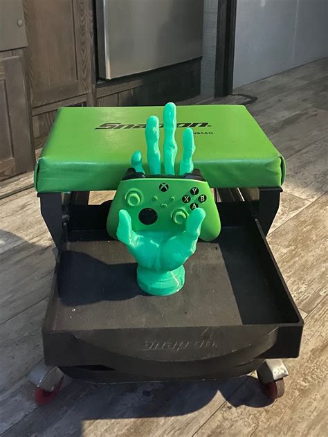 Alienware Hand 的图像结果