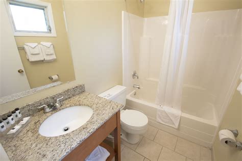 Lakefront and Lakeside | Scotty's Lakeside Resort