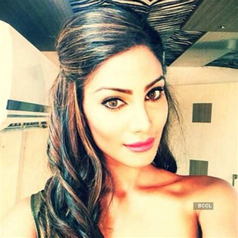 'Selfie' obsessed beauty queens