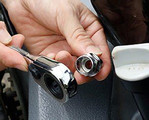 Using a Socket Set 的图像结果