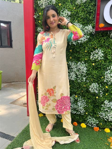 Ivory Placement Dupatta Set – Preetibora