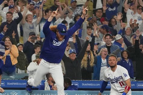 Chicago Cubs-Los Angeles Dodgers trade proposal sends Cubs a valuable arm