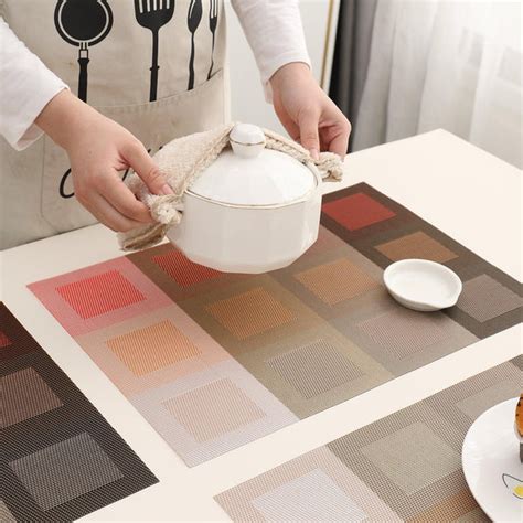 PVC Dining Table Mats, Gradient Red – HOKIPO | Har Ghar ka Humsafar