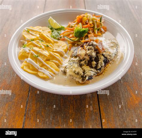 Mahi Mahi Tuna With Mango Chutney Sauce Stock Photo - Alamy