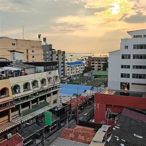 BLACKWOODS HOTEL PATTAYA - Inn Reviews, Photos, Rate Comparison ...