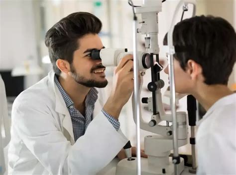 Comparing PRK and LASIK: Choosing Refractive Surgery | Clarity Vision