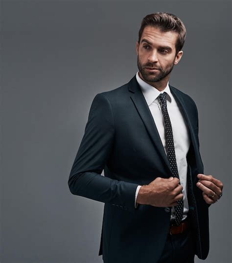 He knows how to pull off an outstanding first impression studio shot of ...