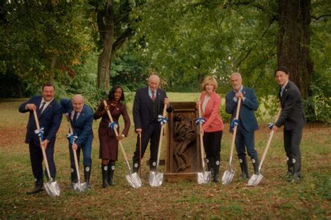 Society Example Pic 的图像结果