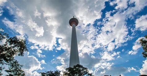 Kuala Lumpur Private Tour with KLCC Symphony Water Fountain Show ...