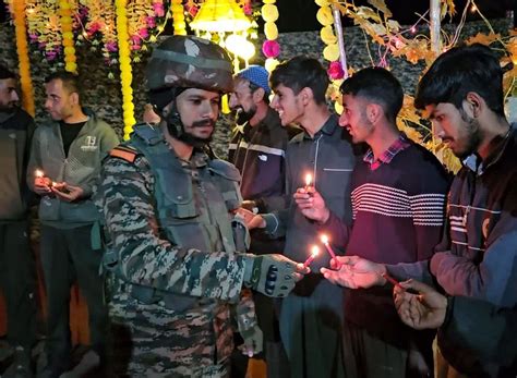 JK: Indian Army Jawans celebrate Diwali with locals in Uri, spread joy ...