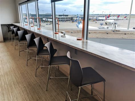 Lounge Review: The Escape Lounge at MSP Terminal 1 - The Points Guy